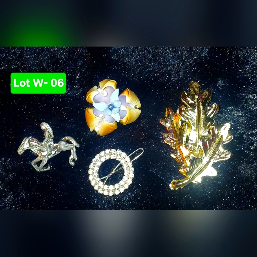 4 Peice Vintage Elegant Silver and Gold Toned Brooch Lot
